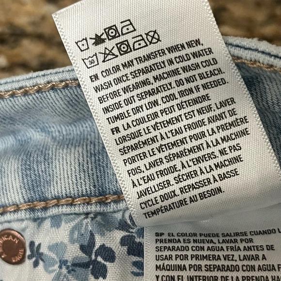 American Eagle High Rise Shortie Light Wash Patches Cut Off Beach Vacation 4 - Picture 5 of 12